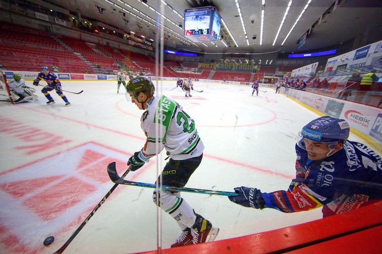 FOTOGALERIE: Šílená první třetina. Motor nezvládl úvod zápasu, od Mladé Boleslavi dostal šest branek
