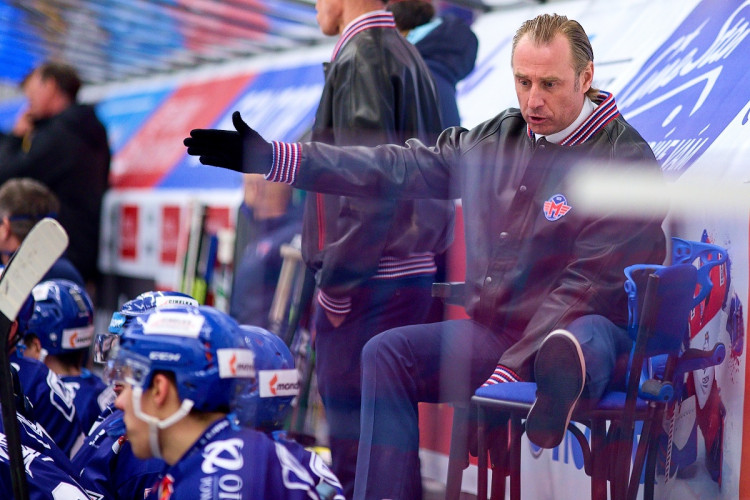 FOTOGALERIE: Šílená první třetina. Motor nezvládl úvod zápasu, od Mladé Boleslavi dostal šest branek