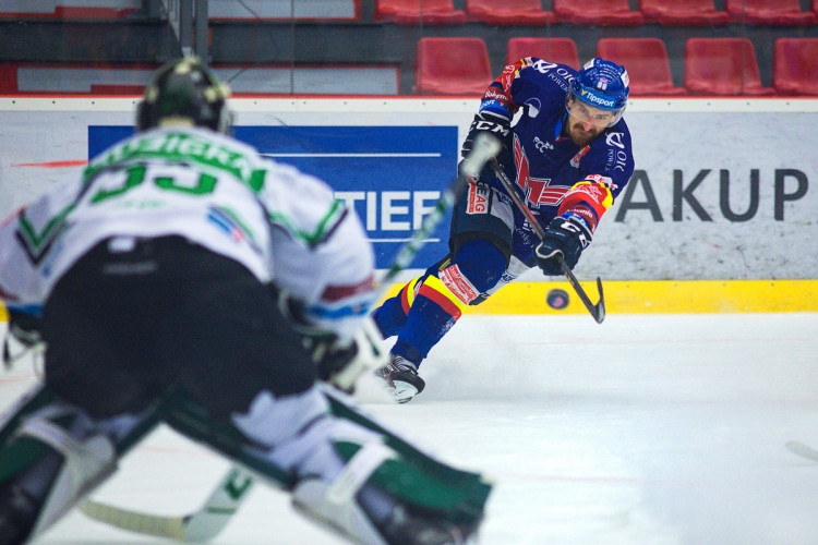FOTOGALERIE: Šílená první třetina. Motor nezvládl úvod zápasu, od Mladé Boleslavi dostal šest branek