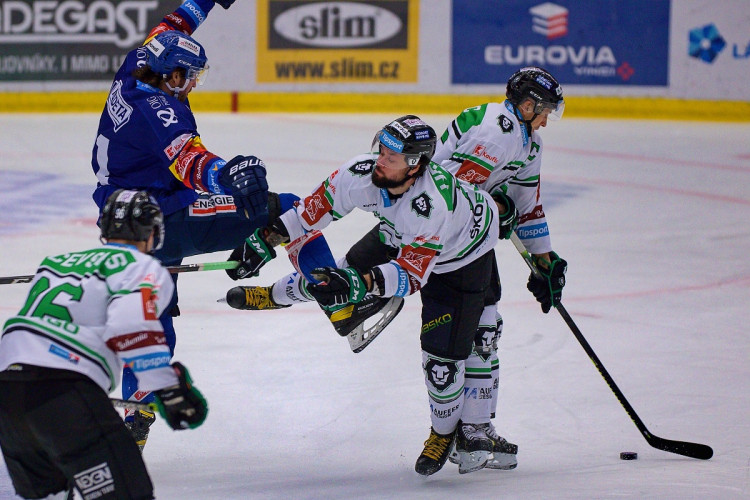FOTOGALERIE: Šílená první třetina. Motor nezvládl úvod zápasu, od Mladé Boleslavi dostal šest branek