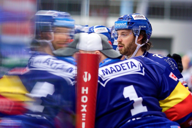 FOTOGALERIE: Šílená první třetina. Motor nezvládl úvod zápasu, od Mladé Boleslavi dostal šest branek