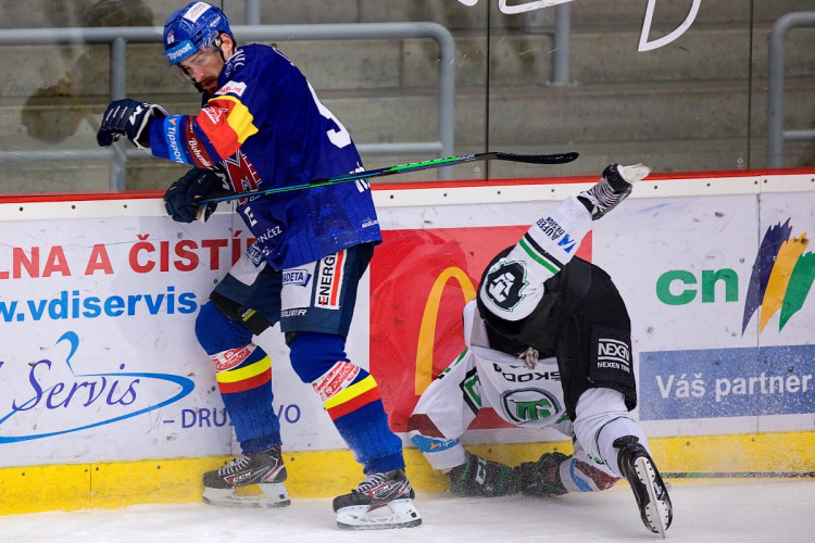 FOTOGALERIE: Šílená první třetina. Motor nezvládl úvod zápasu, od Mladé Boleslavi dostal šest branek
