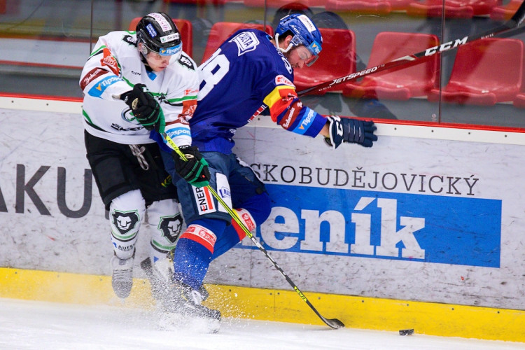 FOTOGALERIE: Šílená první třetina. Motor nezvládl úvod zápasu, od Mladé Boleslavi dostal šest branek