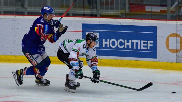 FOTOGALERIE: Šílená první třetina. Motor nezvládl úvod zápasu, od Mladé Boleslavi dostal šest branek