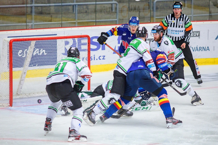 FOTOGALERIE: Šílená první třetina. Motor nezvládl úvod zápasu, od Mladé Boleslavi dostal šest branek