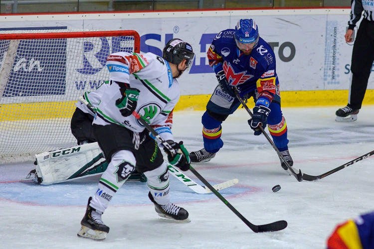 FOTOGALERIE: Šílená první třetina. Motor nezvládl úvod zápasu, od Mladé Boleslavi dostal šest branek