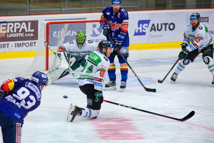 FOTOGALERIE: Šílená první třetina. Motor nezvládl úvod zápasu, od Mladé Boleslavi dostal šest branek
