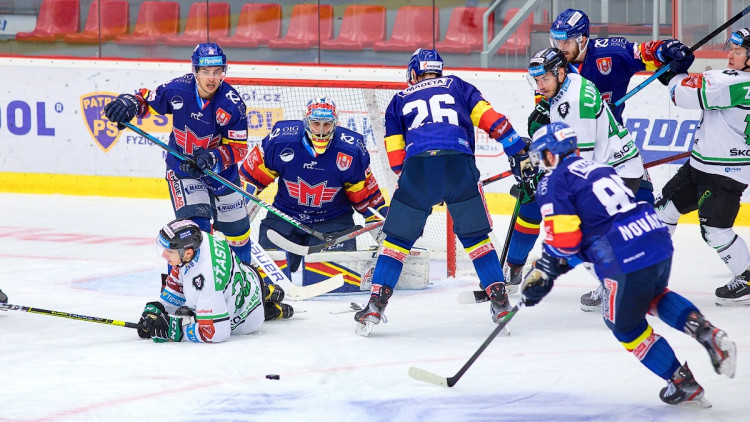 FOTOGALERIE: Šílená první třetina. Motor nezvládl úvod zápasu, od Mladé Boleslavi dostal šest branek