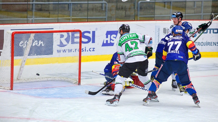FOTOGALERIE: Šílená první třetina. Motor nezvládl úvod zápasu, od Mladé Boleslavi dostal šest branek