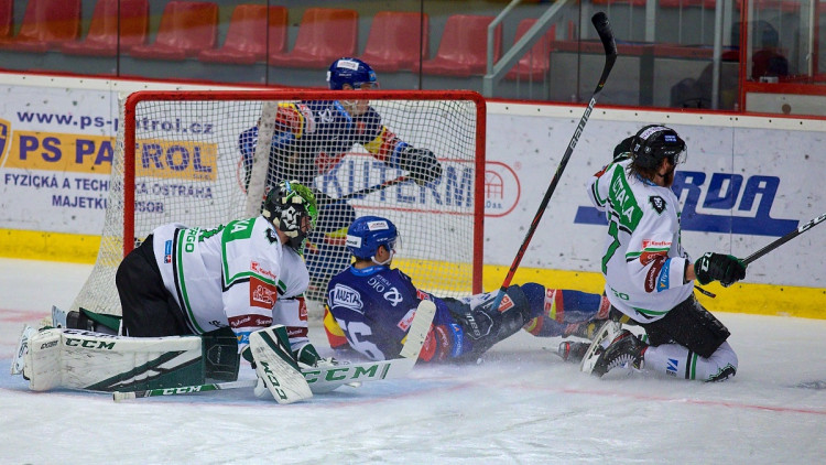 FOTOGALERIE: Šílená první třetina. Motor nezvládl úvod zápasu, od Mladé Boleslavi dostal šest branek
