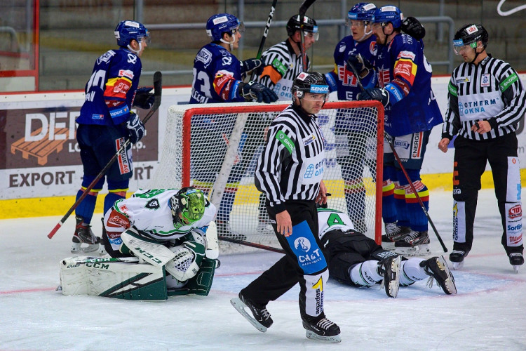 FOTOGALERIE: Šílená první třetina. Motor nezvládl úvod zápasu, od Mladé Boleslavi dostal šest branek