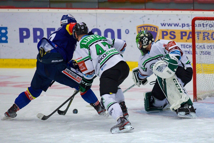 FOTOGALERIE: Šílená první třetina. Motor nezvládl úvod zápasu, od Mladé Boleslavi dostal šest branek