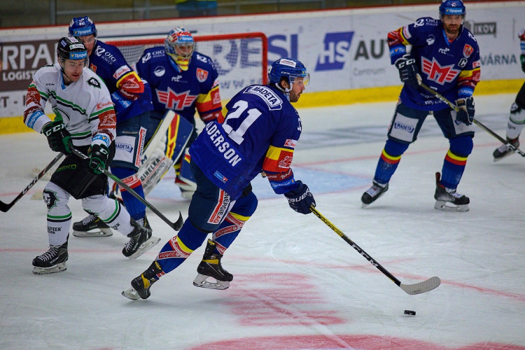 FOTOGALERIE: Šílená první třetina. Motor nezvládl úvod zápasu, od Mladé Boleslavi dostal šest branek