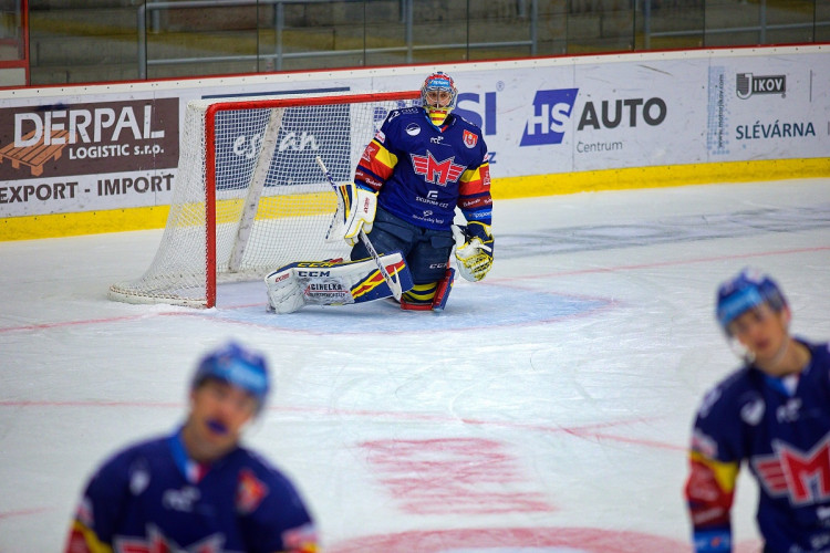 FOTOGALERIE: Šílená první třetina. Motor nezvládl úvod zápasu, od Mladé Boleslavi dostal šest branek