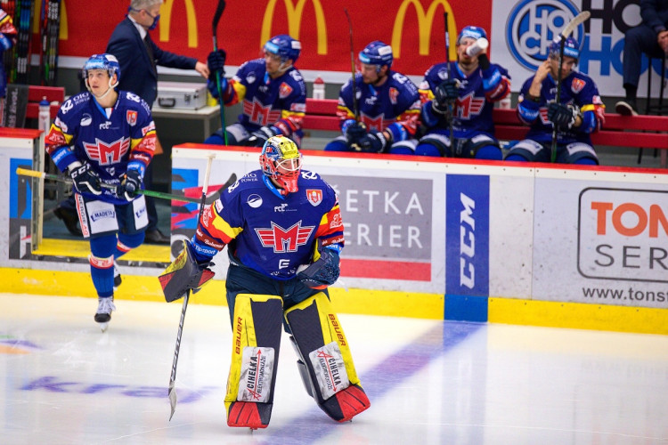 FOTOGALERIE: Znovu a znovu. Motor pokračuje ve výsledkové mizérii, doma nestačil ani na Kometu