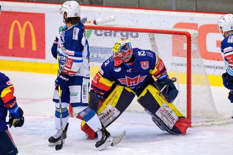 FOTOGALERIE: Znovu a znovu. Motor pokračuje ve výsledkové mizérii, doma nestačil ani na Kometu