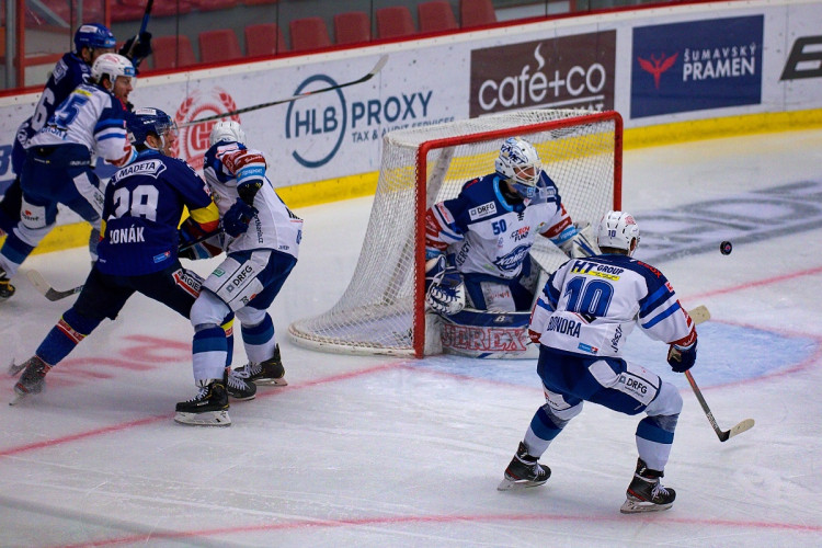 FOTOGALERIE: Znovu a znovu. Motor pokračuje ve výsledkové mizérii, doma nestačil ani na Kometu