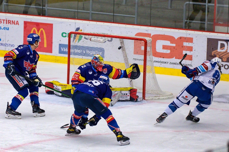 FOTOGALERIE: Znovu a znovu. Motor pokračuje ve výsledkové mizérii, doma nestačil ani na Kometu