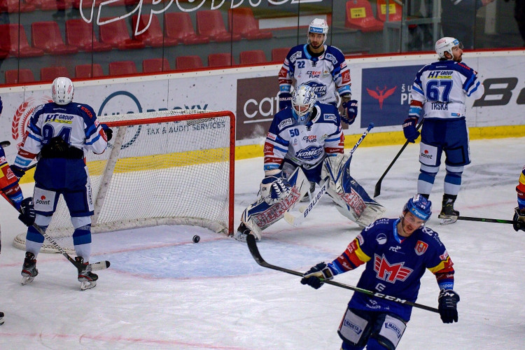 FOTOGALERIE: Znovu a znovu. Motor pokračuje ve výsledkové mizérii, doma nestačil ani na Kometu