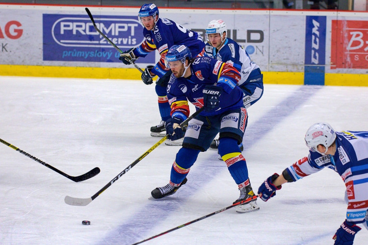 FOTOGALERIE: Znovu a znovu. Motor pokračuje ve výsledkové mizérii, doma nestačil ani na Kometu