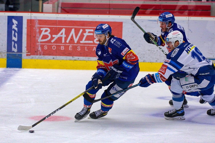 FOTOGALERIE: Znovu a znovu. Motor pokračuje ve výsledkové mizérii, doma nestačil ani na Kometu