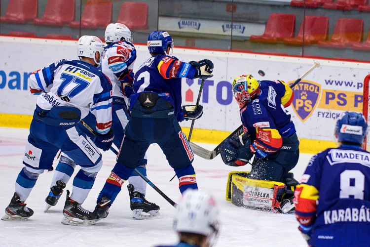 FOTOGALERIE: Znovu a znovu. Motor pokračuje ve výsledkové mizérii, doma nestačil ani na Kometu