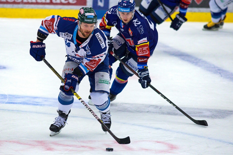 FOTOGALERIE: Znovu a znovu. Motor pokračuje ve výsledkové mizérii, doma nestačil ani na Kometu