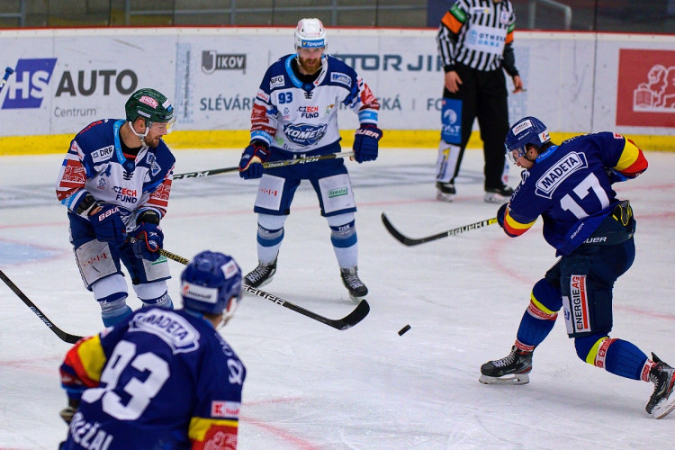 FOTOGALERIE: Znovu a znovu. Motor pokračuje ve výsledkové mizérii, doma nestačil ani na Kometu