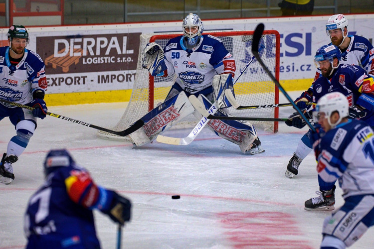 FOTOGALERIE: Znovu a znovu. Motor pokračuje ve výsledkové mizérii, doma nestačil ani na Kometu
