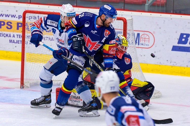 FOTOGALERIE: Znovu a znovu. Motor pokračuje ve výsledkové mizérii, doma nestačil ani na Kometu