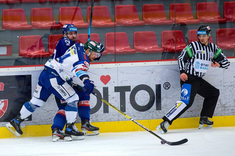 FOTOGALERIE: Znovu a znovu. Motor pokračuje ve výsledkové mizérii, doma nestačil ani na Kometu