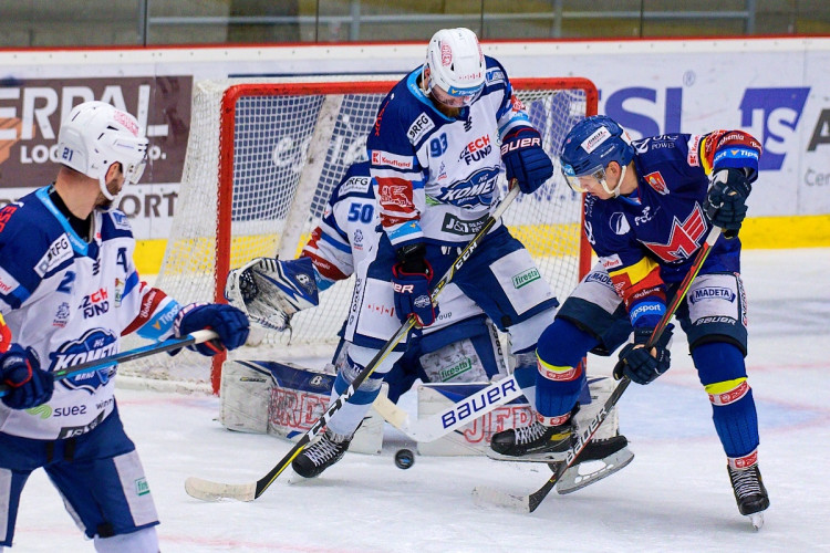 FOTOGALERIE: Znovu a znovu. Motor pokračuje ve výsledkové mizérii, doma nestačil ani na Kometu