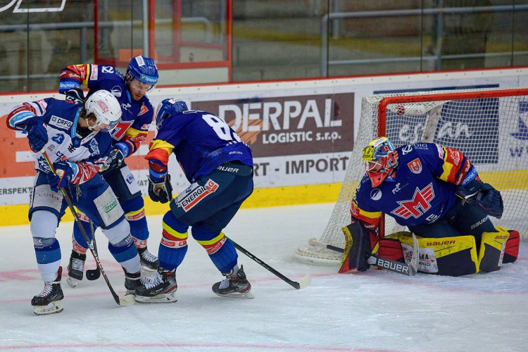 FOTOGALERIE: Znovu a znovu. Motor pokračuje ve výsledkové mizérii, doma nestačil ani na Kometu