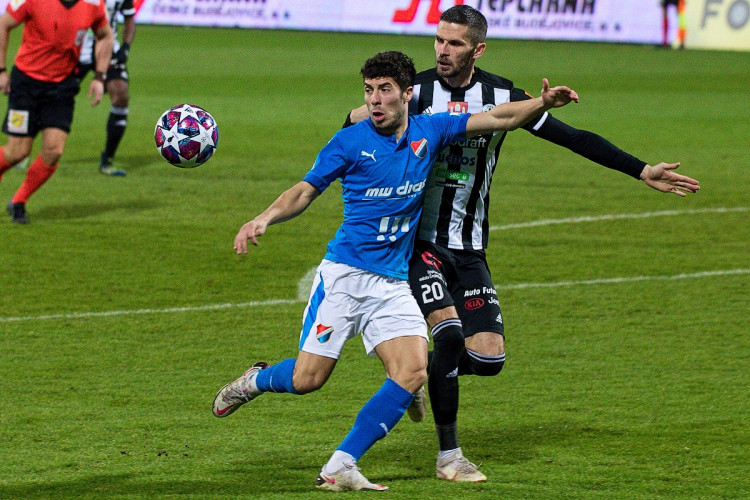 FOTOGALERIE: Dynamo válí a pět zápasů v řadě neprohrálo, Baník sestřelil v závěru Mršič