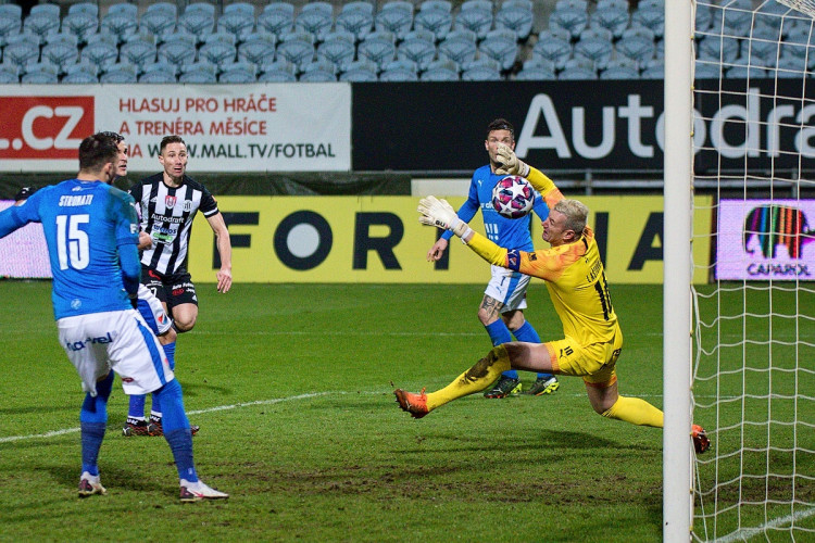 FOTOGALERIE: Dynamo válí a pět zápasů v řadě neprohrálo, Baník sestřelil v závěru Mršič