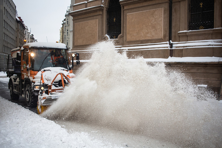 Sněhová peřina přikryla Prahu. Podívejte se na zasněžené hlavní město