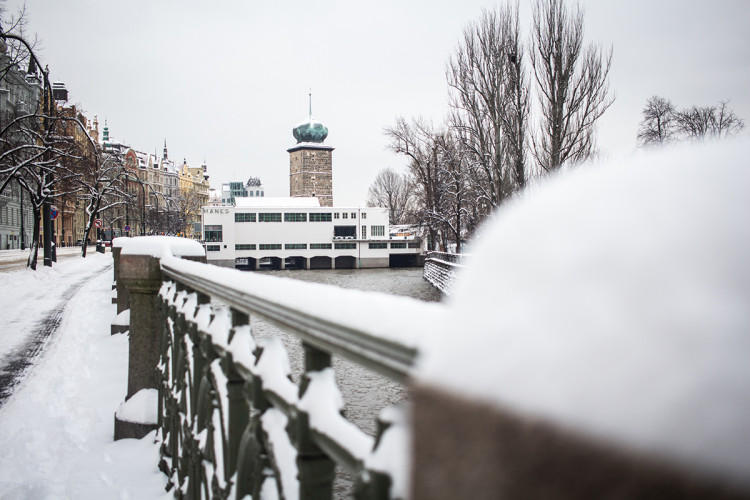 Sněhová peřina přikryla Prahu. Podívejte se na zasněžené hlavní město