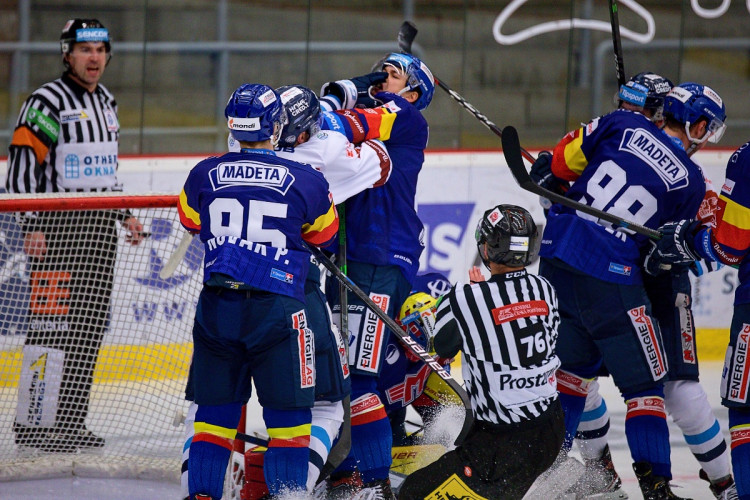 FOTOGALERIE: Výsledková krize pokračuje. Motor doma nestačil ani na Liberec, Bílí Tygři vyhráli 5:2