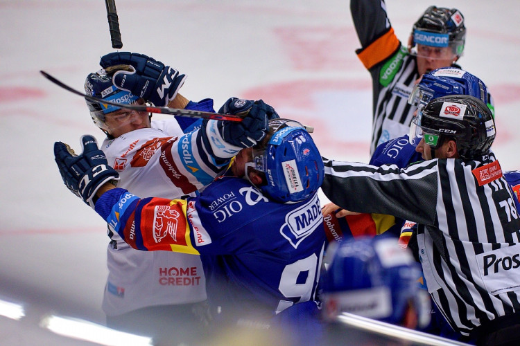 FOTOGALERIE: Výsledková krize pokračuje. Motor doma nestačil ani na Liberec, Bílí Tygři vyhráli 5:2