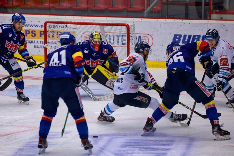 FOTOGALERIE: Výsledková krize pokračuje. Motor doma nestačil ani na Liberec, Bílí Tygři vyhráli 5:2