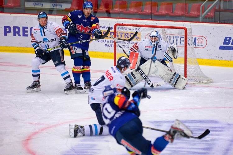 FOTOGALERIE: Výsledková krize pokračuje. Motor doma nestačil ani na Liberec, Bílí Tygři vyhráli 5:2