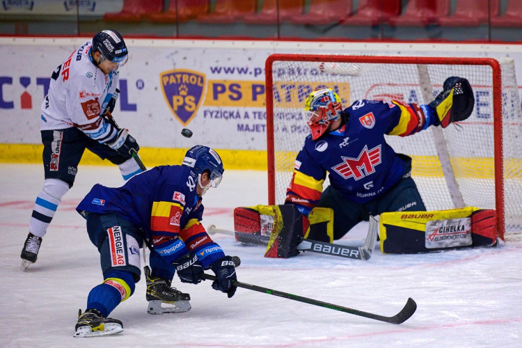 FOTOGALERIE: Výsledková krize pokračuje. Motor doma nestačil ani na Liberec, Bílí Tygři vyhráli 5:2