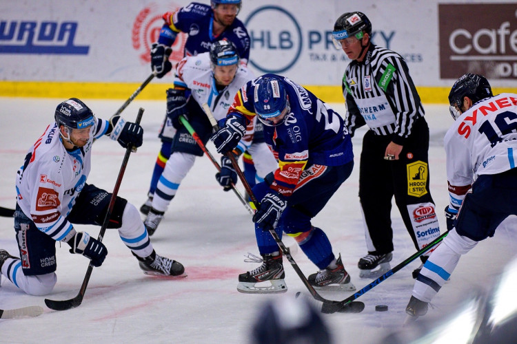 FOTOGALERIE: Výsledková krize pokračuje. Motor doma nestačil ani na Liberec, Bílí Tygři vyhráli 5:2