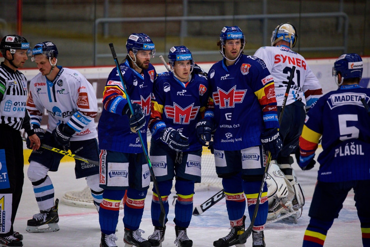 FOTOGALERIE: Výsledková krize pokračuje. Motor doma nestačil ani na Liberec, Bílí Tygři vyhráli 5:2