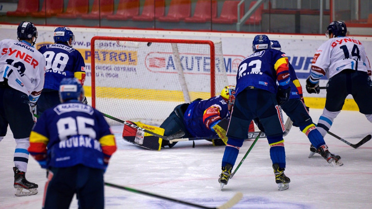 FOTOGALERIE: Výsledková krize pokračuje. Motor doma nestačil ani na Liberec, Bílí Tygři vyhráli 5:2
