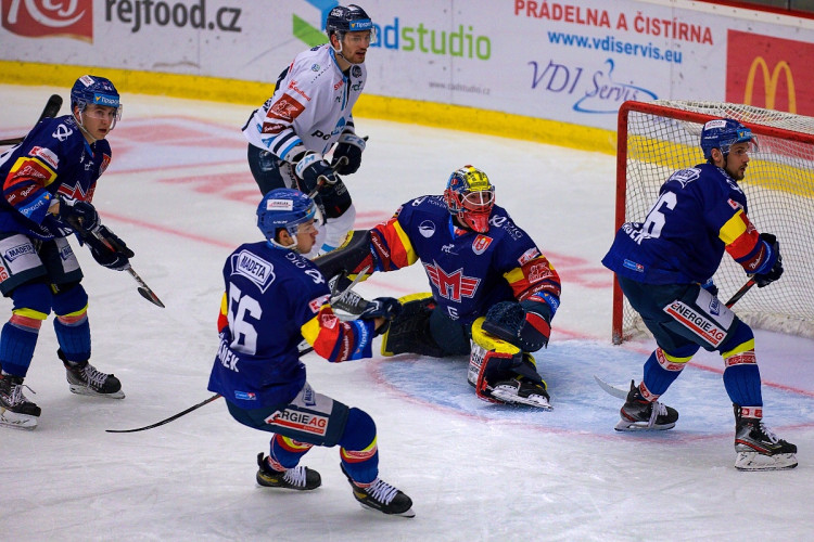 FOTOGALERIE: Výsledková krize pokračuje. Motor doma nestačil ani na Liberec, Bílí Tygři vyhráli 5:2