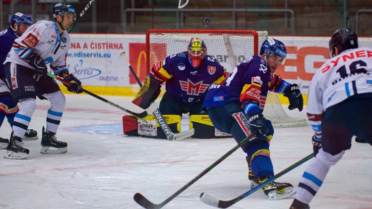 FOTOGALERIE: Výsledková krize pokračuje. Motor doma nestačil ani na Liberec, Bílí Tygři vyhráli 5:2