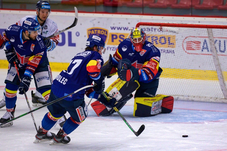 FOTOGALERIE: Výsledková krize pokračuje. Motor doma nestačil ani na Liberec, Bílí Tygři vyhráli 5:2