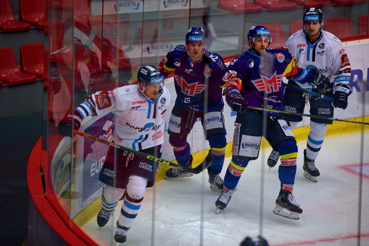 FOTOGALERIE: Výsledková krize pokračuje. Motor doma nestačil ani na Liberec, Bílí Tygři vyhráli 5:2