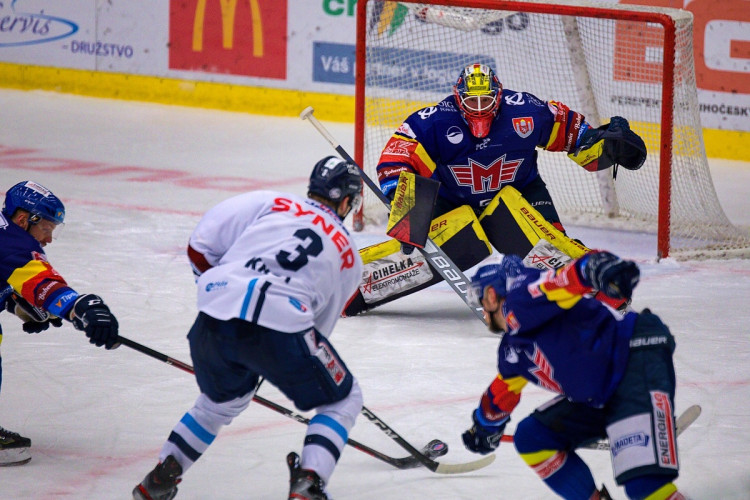FOTOGALERIE: Výsledková krize pokračuje. Motor doma nestačil ani na Liberec, Bílí Tygři vyhráli 5:2